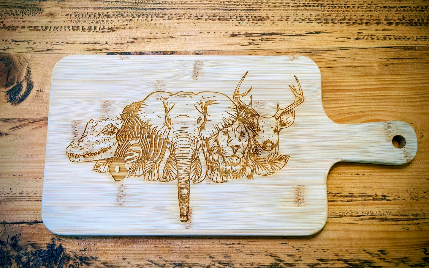 Engraved Bamboo Chopping Board with Handle | Wildlife Animal Design Cutting Board | Rustic Kitchen Decor Gift | Housewarming Present
