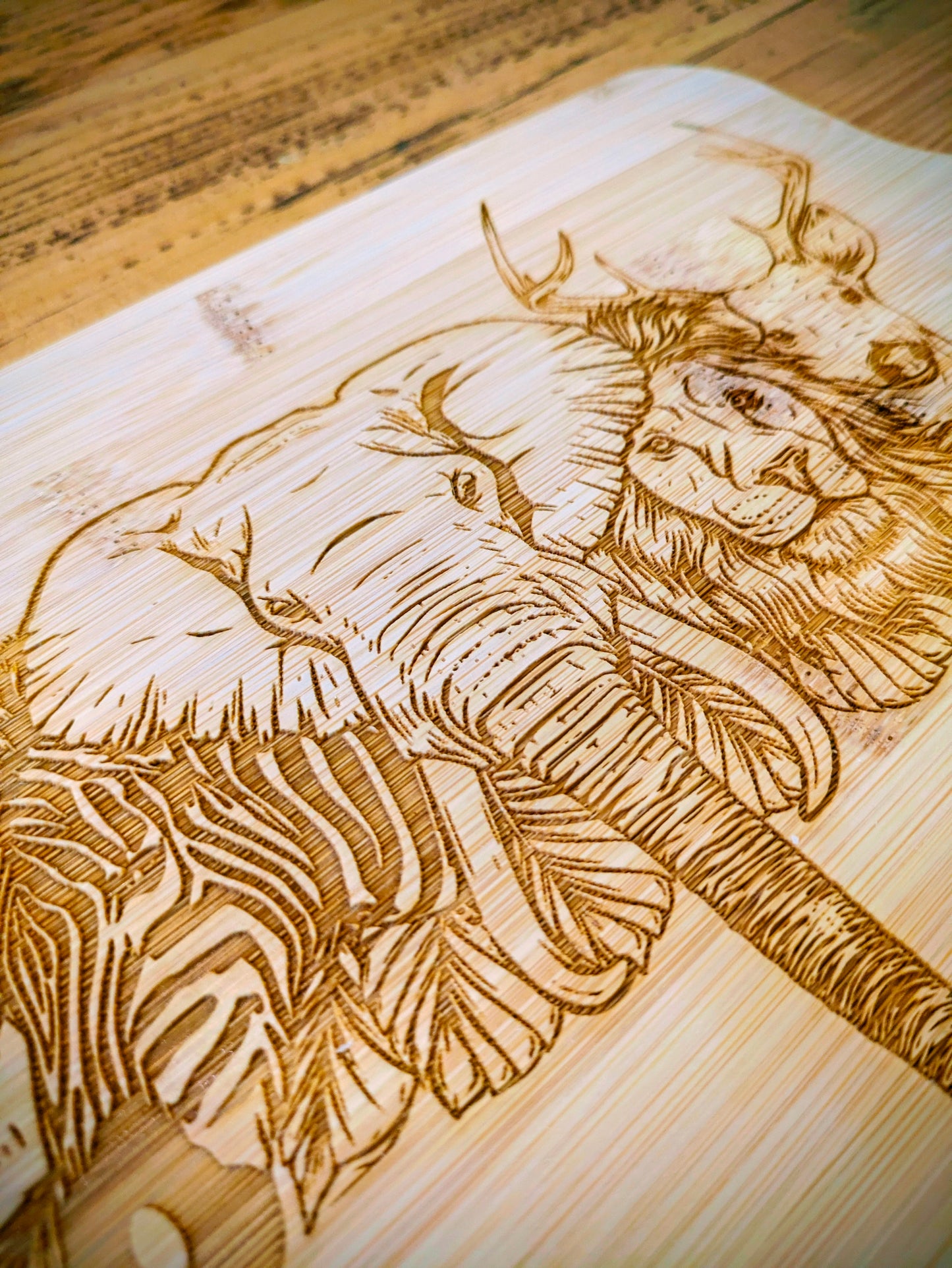 Engraved Bamboo Chopping Board with Handle | Wildlife Animal Design Cutting Board | Rustic Kitchen Decor Gift | Housewarming Present