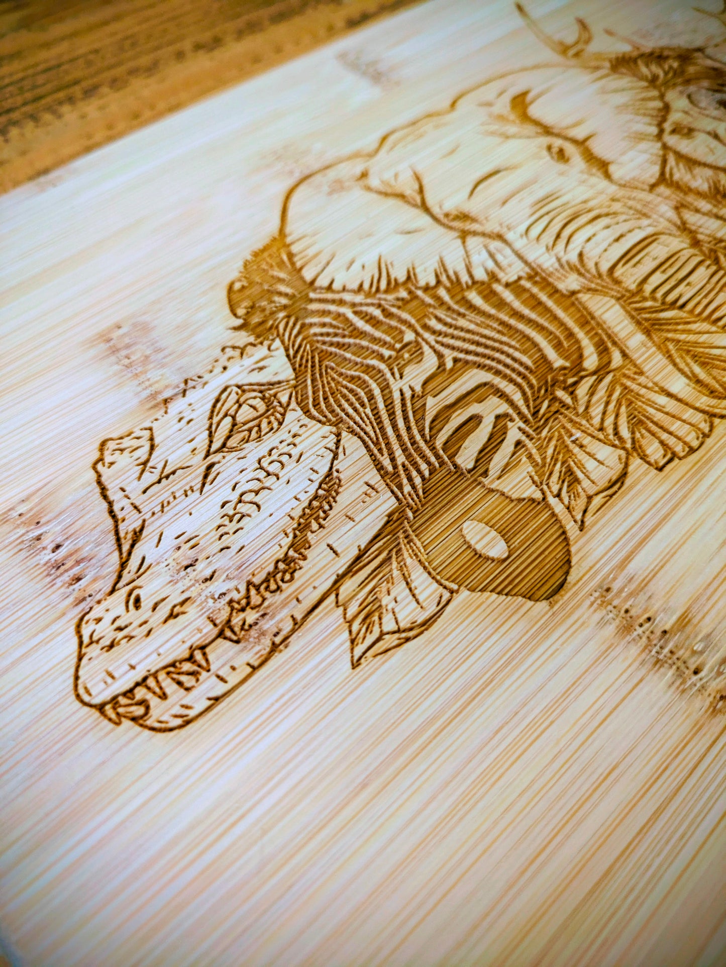 Engraved Bamboo Chopping Board with Handle | Wildlife Animal Design Cutting Board | Rustic Kitchen Decor Gift | Housewarming Present